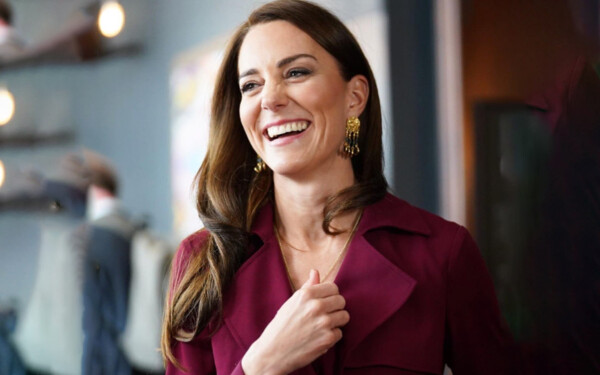Kate Middleton avec les boucles d'oreilles Dina de Sézane