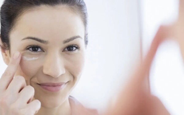 Les 12 meilleurs contours des yeux pour lutter contre les cernes, les poches et les rides