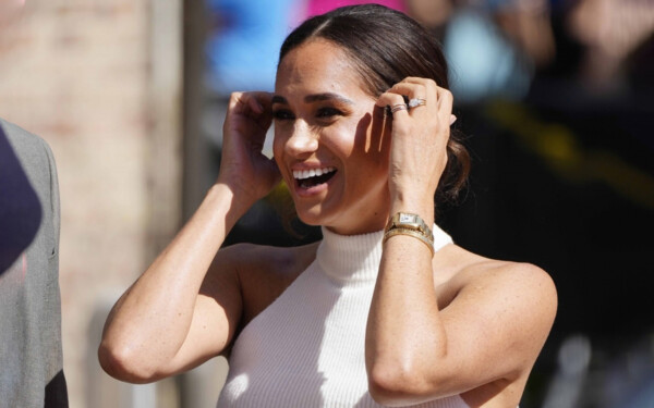 Meghan Markle porte la montre Tank française Cartier de Lady Di