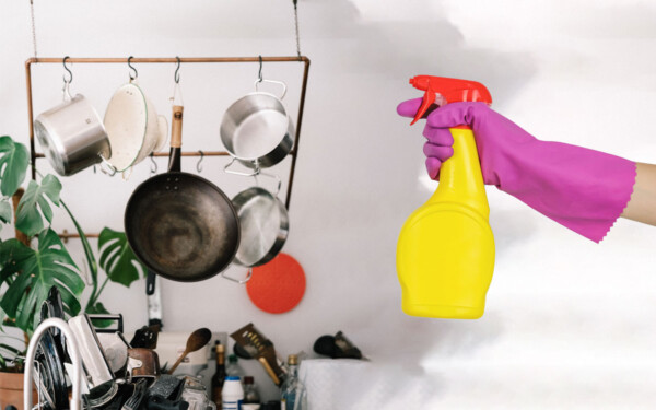 nettoyer les dessous de poêle