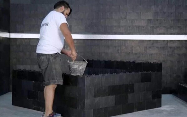 Avec ces briques recyclées, vous pouvez construire un mur de 3 mètres en 2 heures