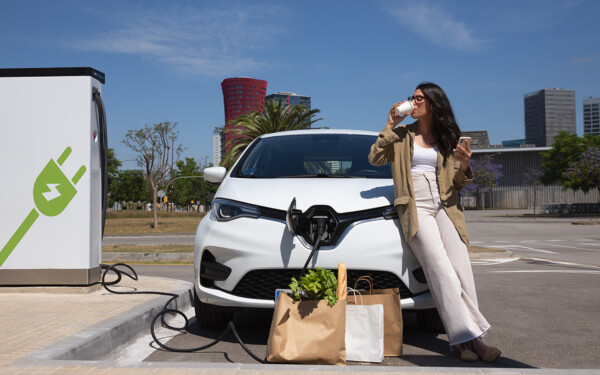 Surprise pour les constructeurs de voitures électriques : le passeport batterie sera obligatoire en Europe