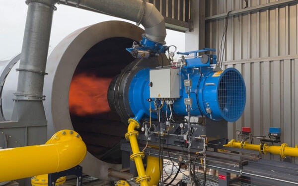 Révolution verte : Le premier brûleur à hydrogène 100% vert transforme la construction routière!