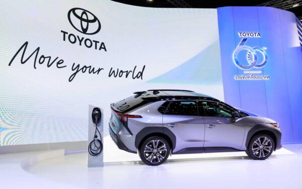 Toyota fait ses adieux aux voitures électriques et inaugure l'ère de l'hydrogène avec le nouveau modèle est dévoilé pour les JO de paris