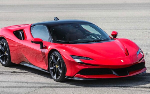 Ferrari dépose un brevet pour un moteur à hydrogène six cylindres en ligne, bi-turbo et suraliment