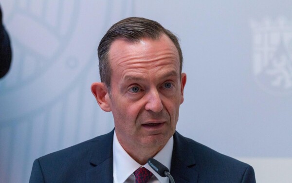 Le ministre allemand menace de prendre des 