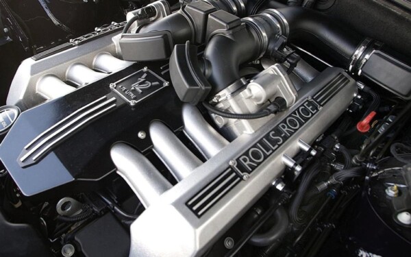 Rolls-Royce franchit toutes les limites du luxe et dévoile un nouveau moteur