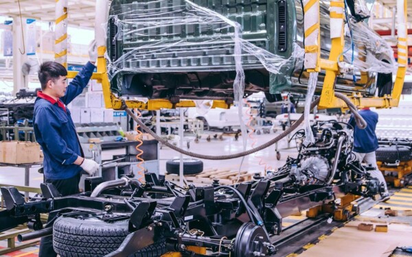 La Chine veut ouvrir des usines automobiles en Europe, mais l'un de nos plus grands constructeurs envisage de les fermer