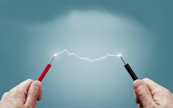 Le Japon transforme la chaleur perdue en électricité : une révolution avec le disiliciure de tungstène