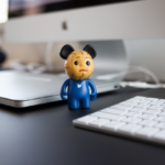 Little Finder Guy, la mascotte inspirée du Finder d'Apple qui enflamme les fans et interroge la marque